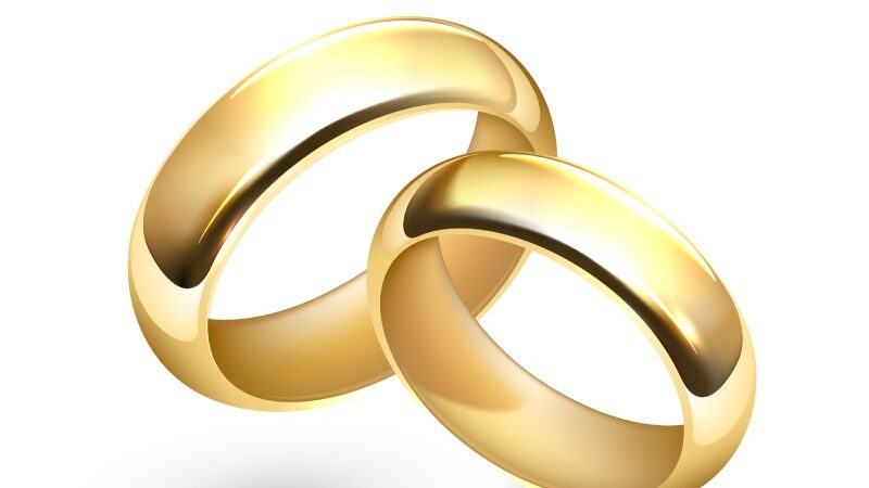 Going For Gold: The Beauty Of Plain Gold Bands