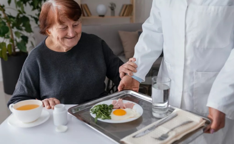 Culinary Delights for Golden Years: Redefining Food Service in Senior Living