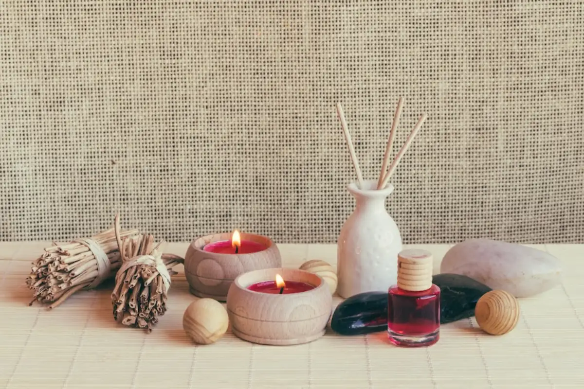 The Power of Mini: Integrating Aromatic Candles into Your Home